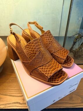 CECILIA NEW YORK Brown Textured Slingback Block Heels